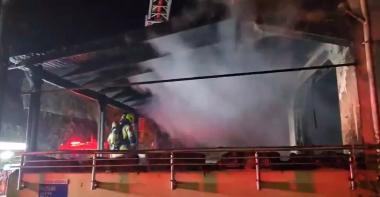 Bursa'da Terkedilmiş Binada Yangın Çıktı