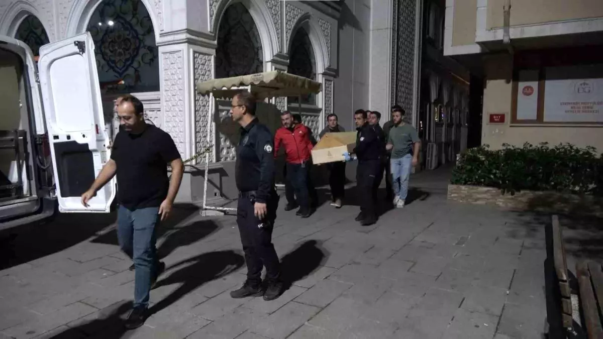 İstanbul'da Camii Tuvaletinde Genç Adamın Cansız Bedeni Bulundu