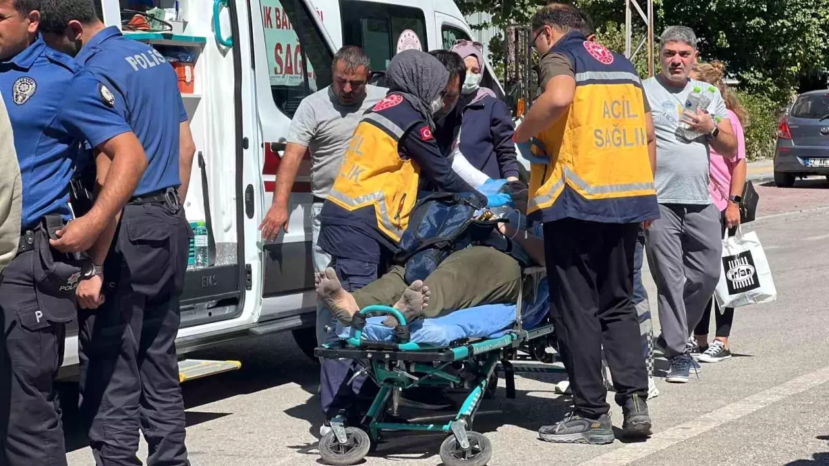 Konya'da 4 Katlı Binada Yangın: 3 Kişi Hastaneye Kaldırıldı