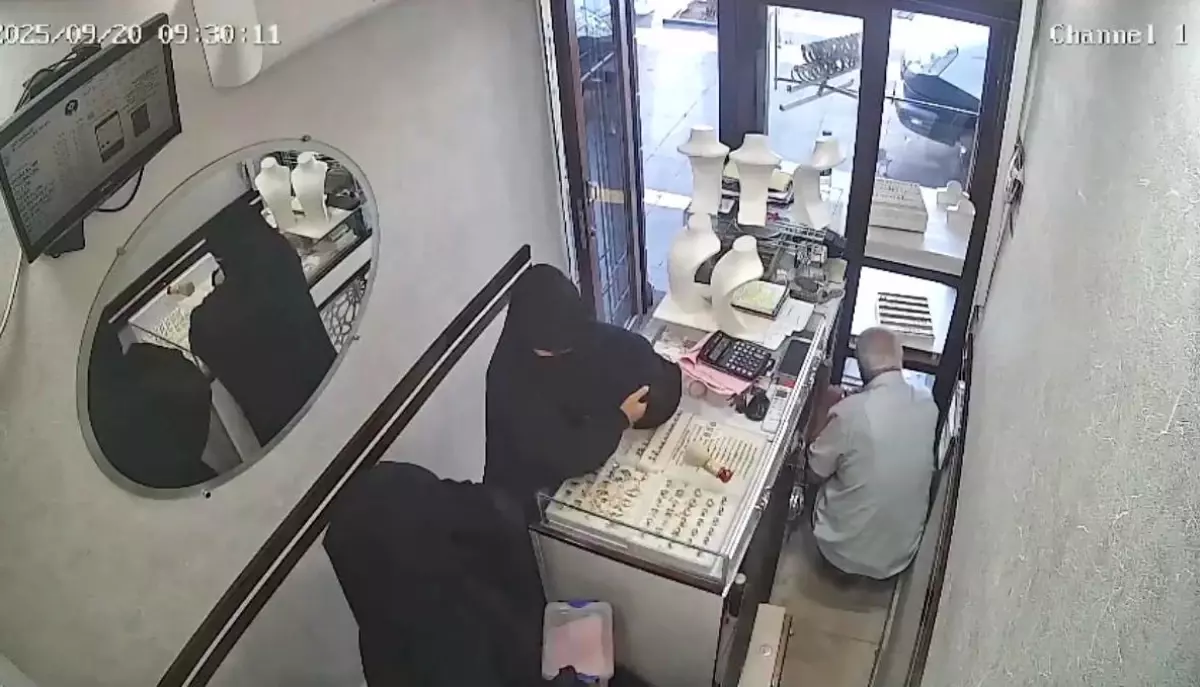 Diyarbakır'da Kadınlar Kuyumcudan 2,5 Kilo Altın Çaldı, 6 Şüpheli Yakalandı