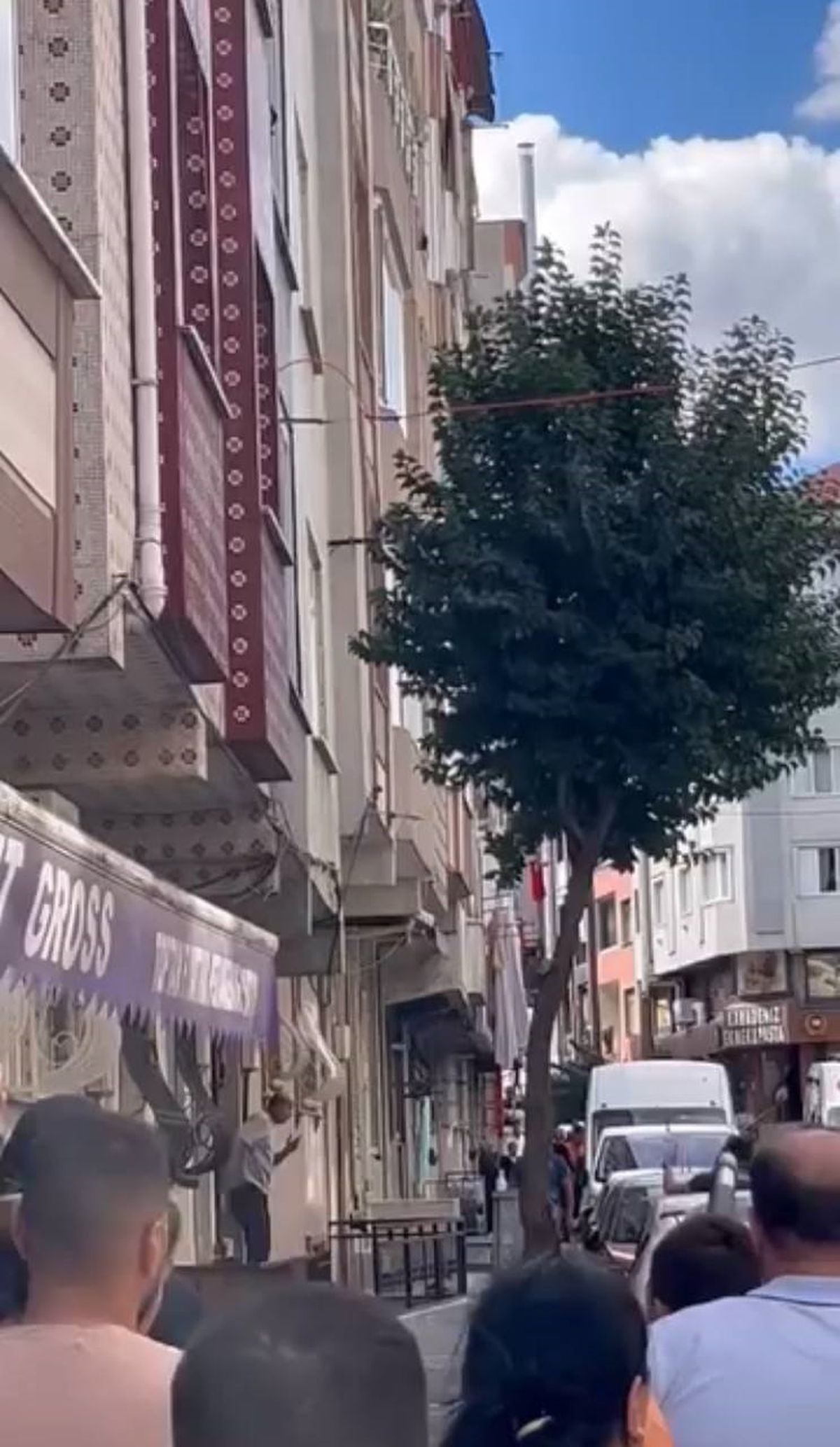 Boşandığı Eşinin Evine Giden Adam, Polis Geldiğinde İntihar Tehdidinde Bulundu