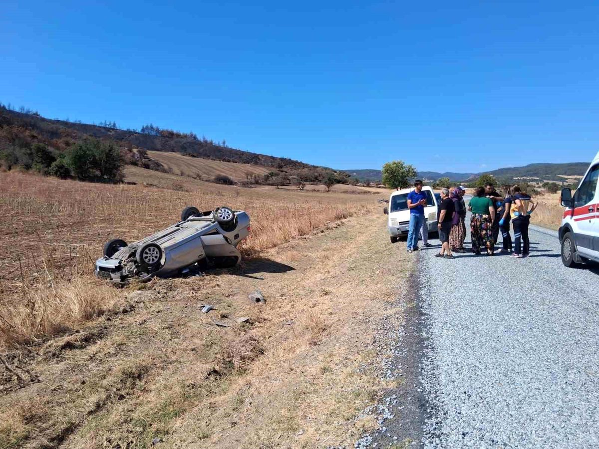 Çanakkale'de Seyir Halindeki Otomobil Tarlaya Girdi: 2 Yaralı