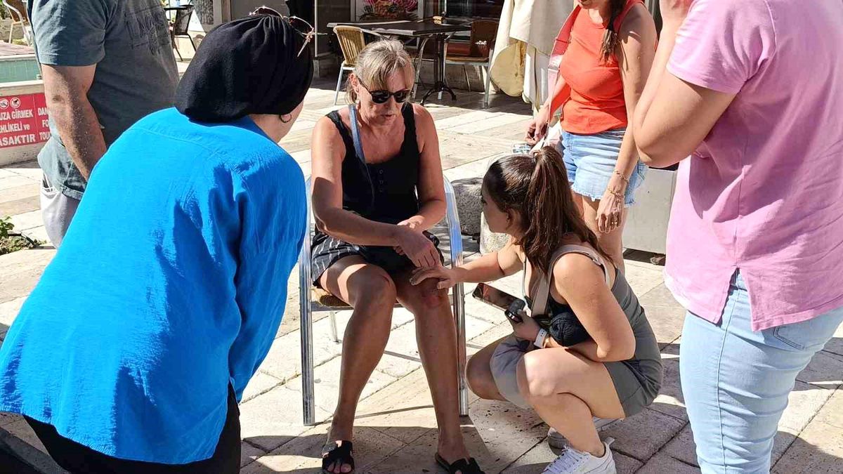 Antalya'da Yaya Geçidinde Kaza: Rus Kadın Yaralandı