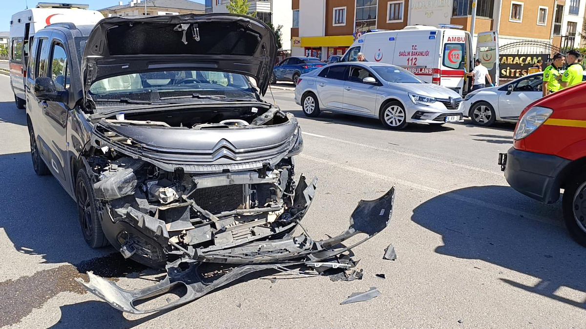 Bursa'da Trafik Kazası: 4 Yaralı
