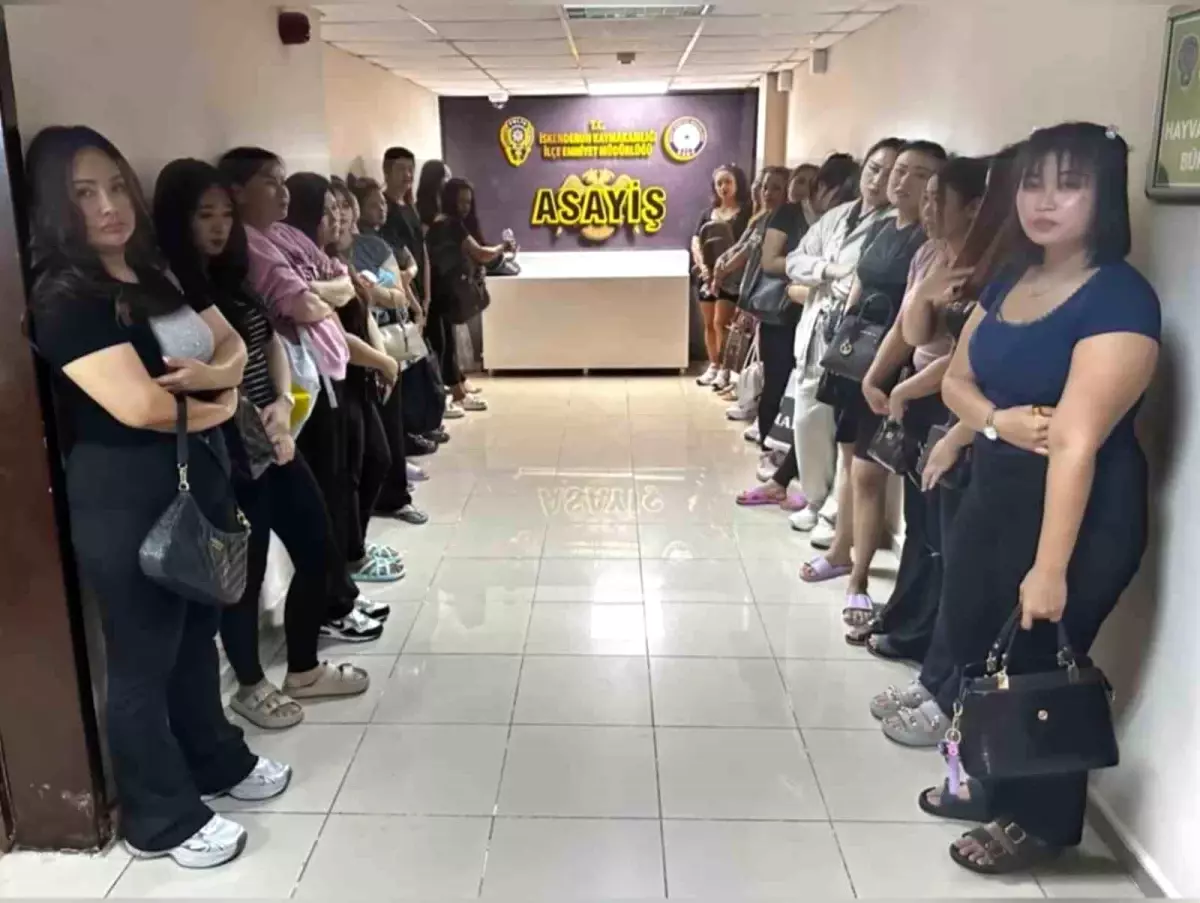 İskenderun'da Masaj ve Spa Salonlarına Denetim: 27 Yabancı Kadın Deport Edildi