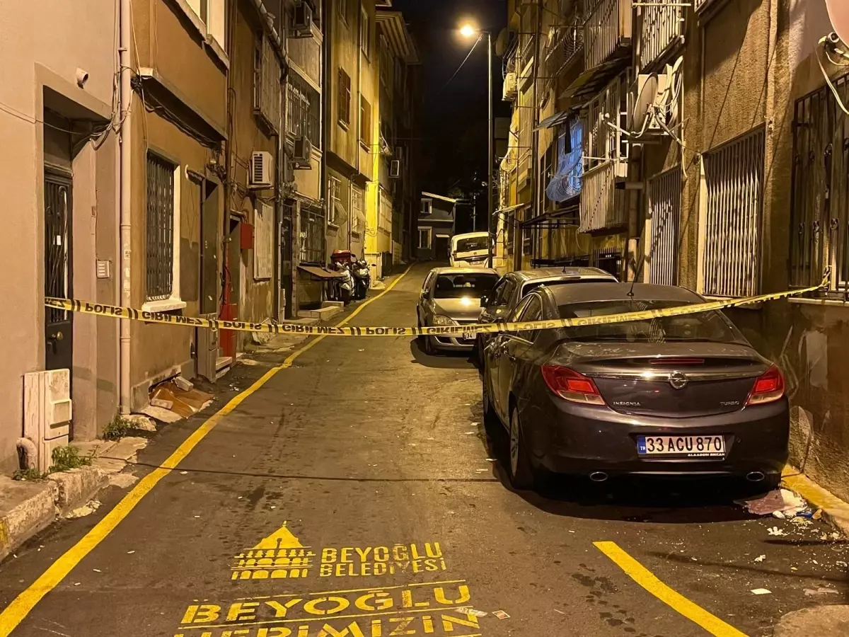 Beyoğlu'nda Taksici Gasp Edilip Vuruldu