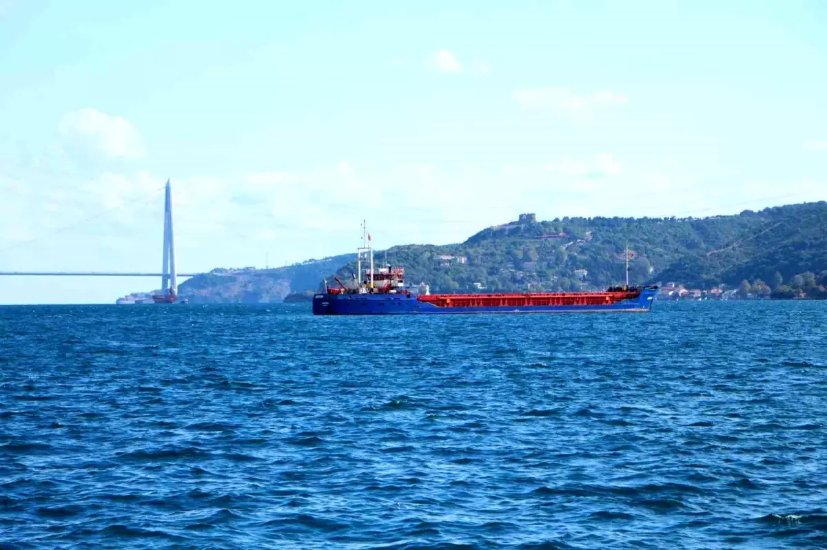 İstanbul Boğazı'nda kaza yapan 'ARTVİN' isimli gemi Sarıyer'e getirildi