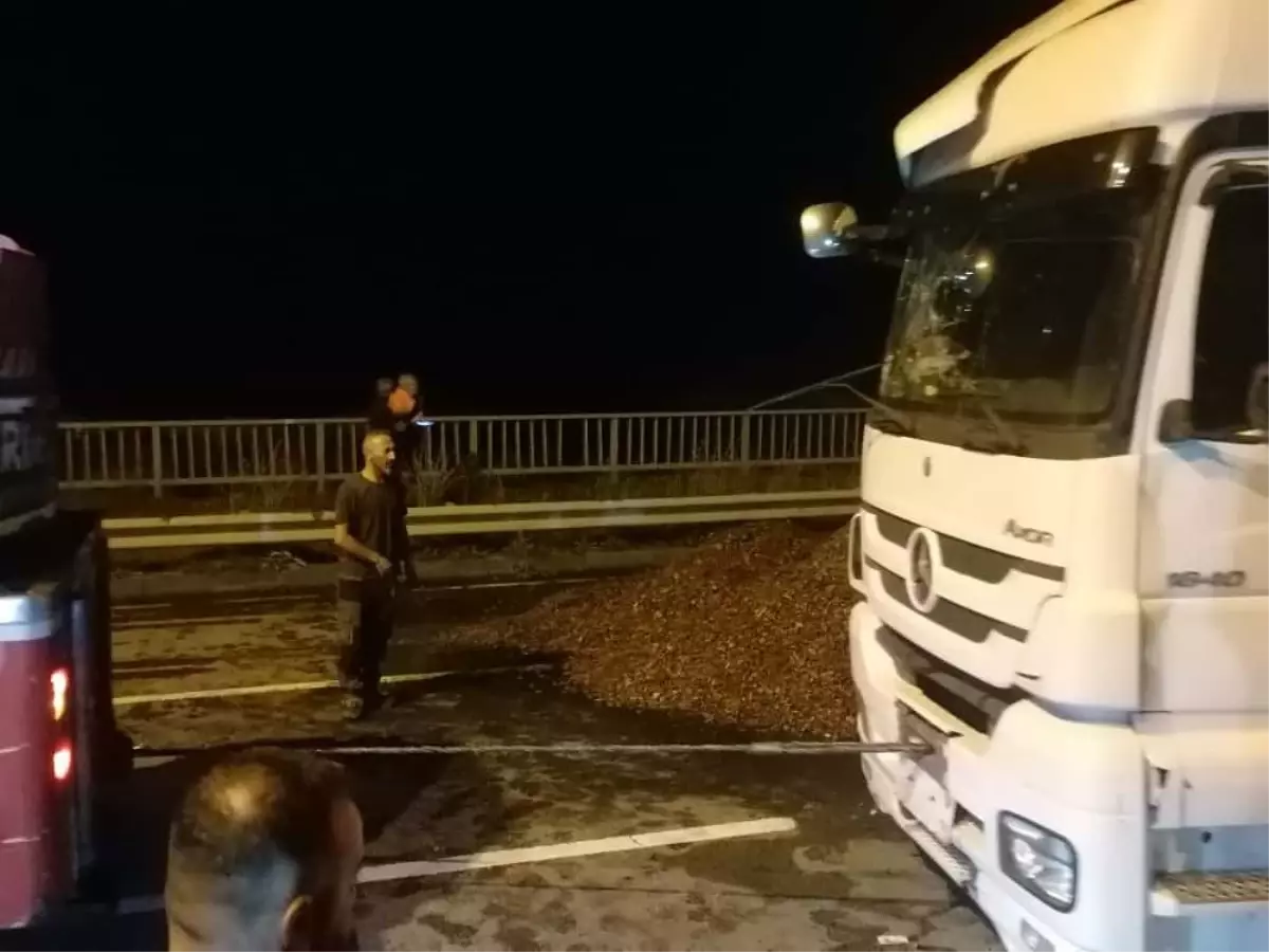 Rize'de Devrilen TIR'da 2 Kişi Yaralandı
