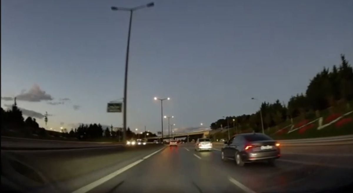 Kartal'da Trafik Kazası: Selektör Yapan Sürücü Kaza Çıkardı