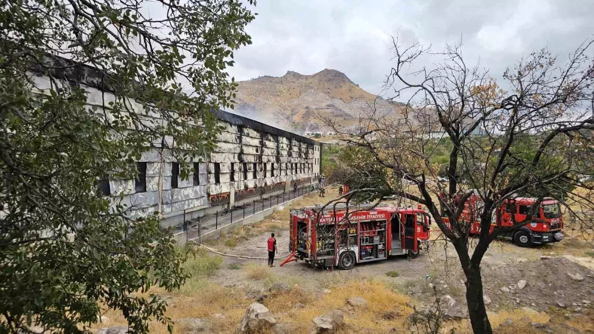 Kayseri'de Mobilya Fabrikasında Yangın Çıktı