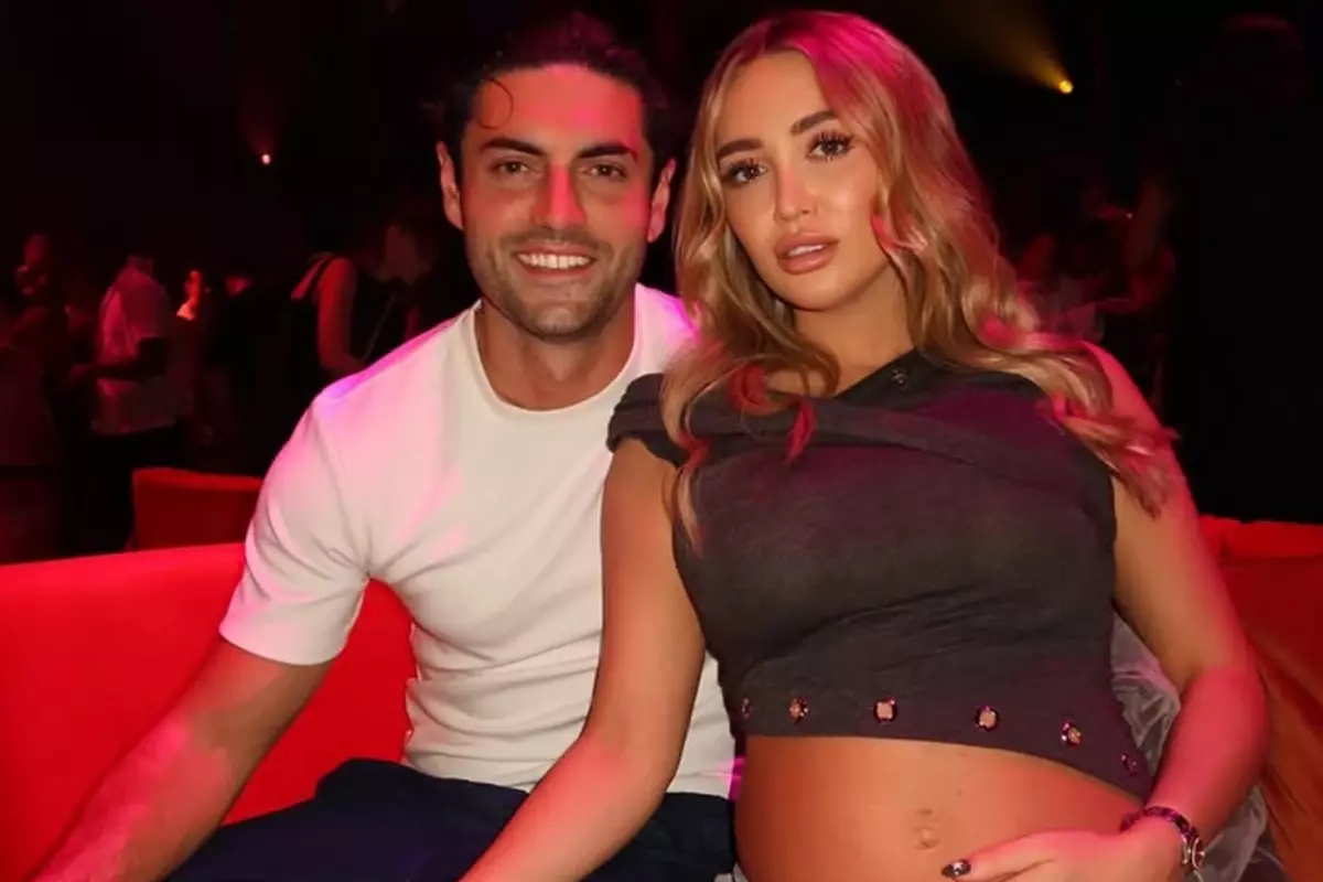 Love Island yıldızı bebek müjdesi sonrası yeni projeyi açıkladı