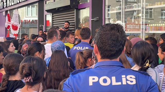 magaza acilisinda kadinlar birbirini ezdi polis 19068813 701 m