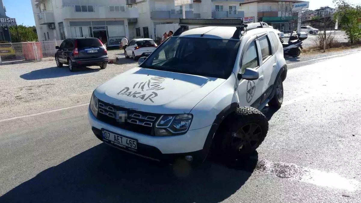 Antalya'da Zincirleme Kaza: Şans Eseri Yaralanan Yok