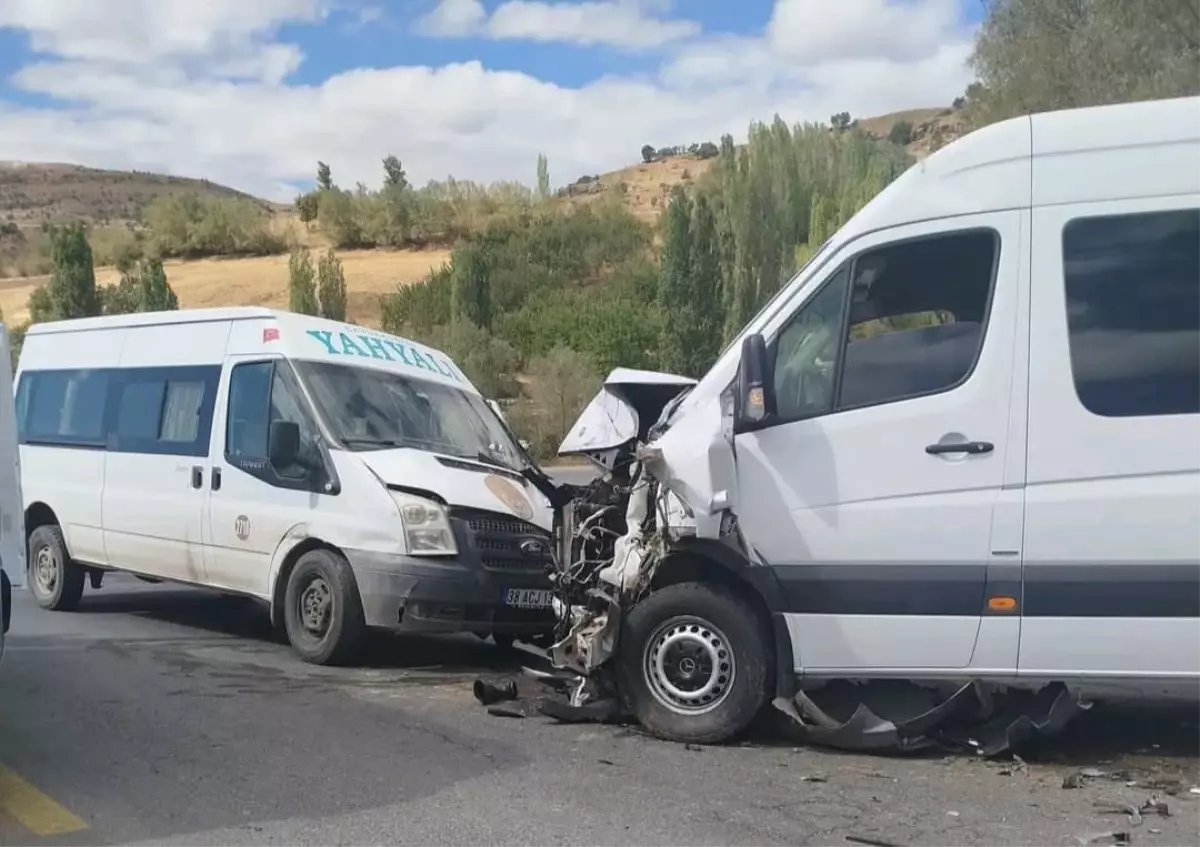 Kayseri'de Minibüs Kazası: 13 Yaralı