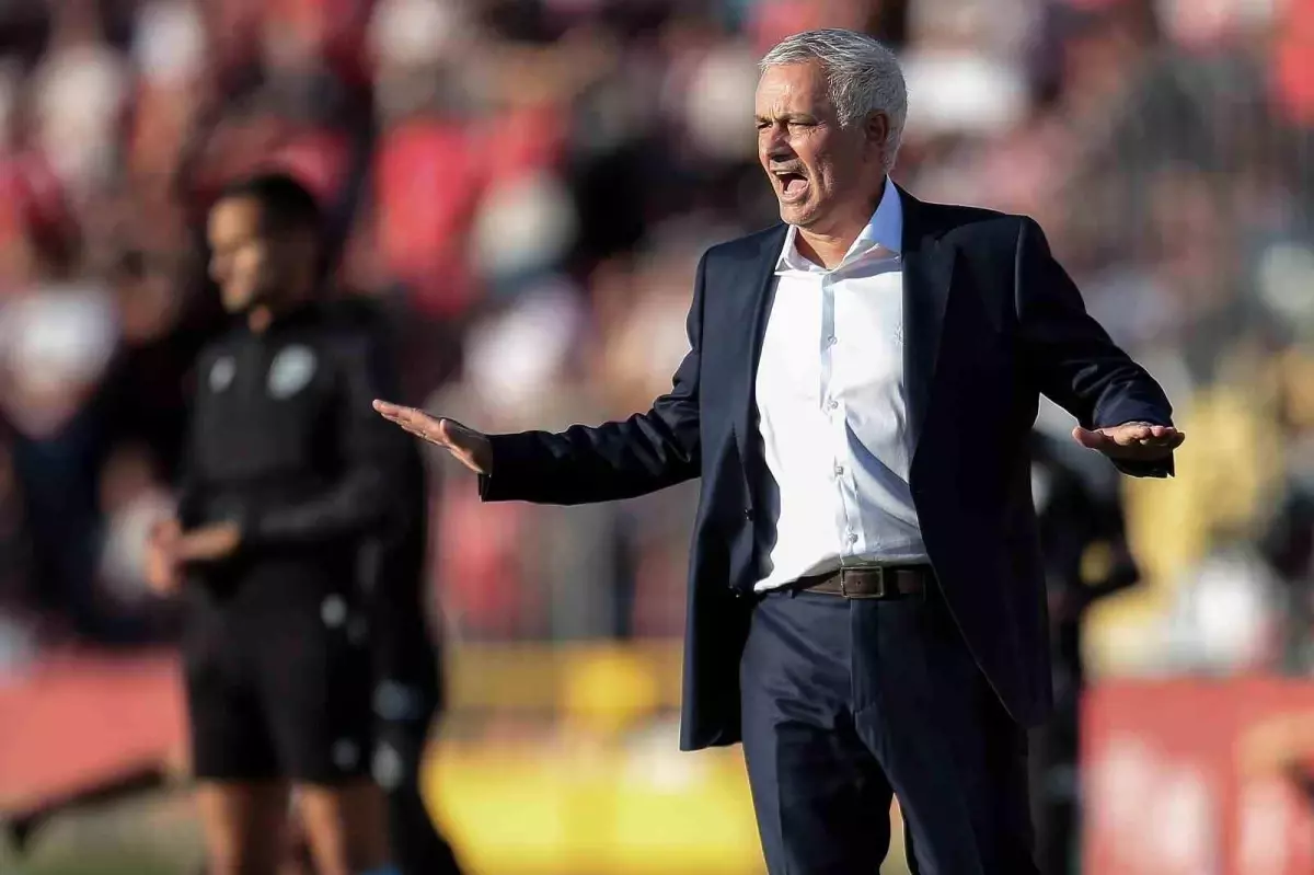 Jose Mourinho Benfica ile İlk Maçında Galip Geldi