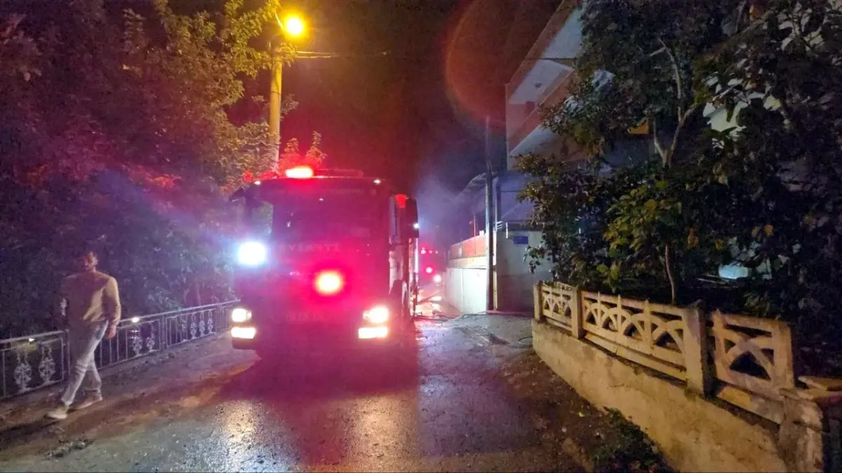 Bursa'da Terkedilmiş Binada Yangın Çıktı