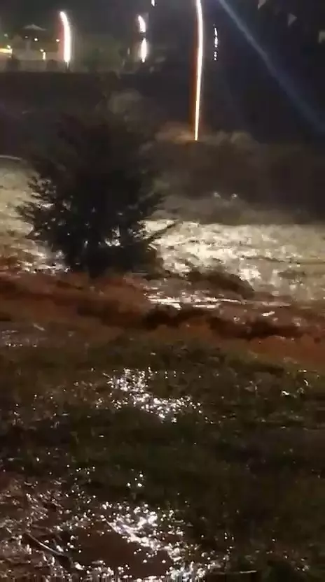 Rize'de Sağanak Sele Neden Oldu, Kurtarma Çalışmaları Devam Ediyor