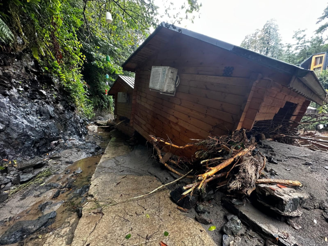 The first moment of the flood in Rize was captured by security cameras