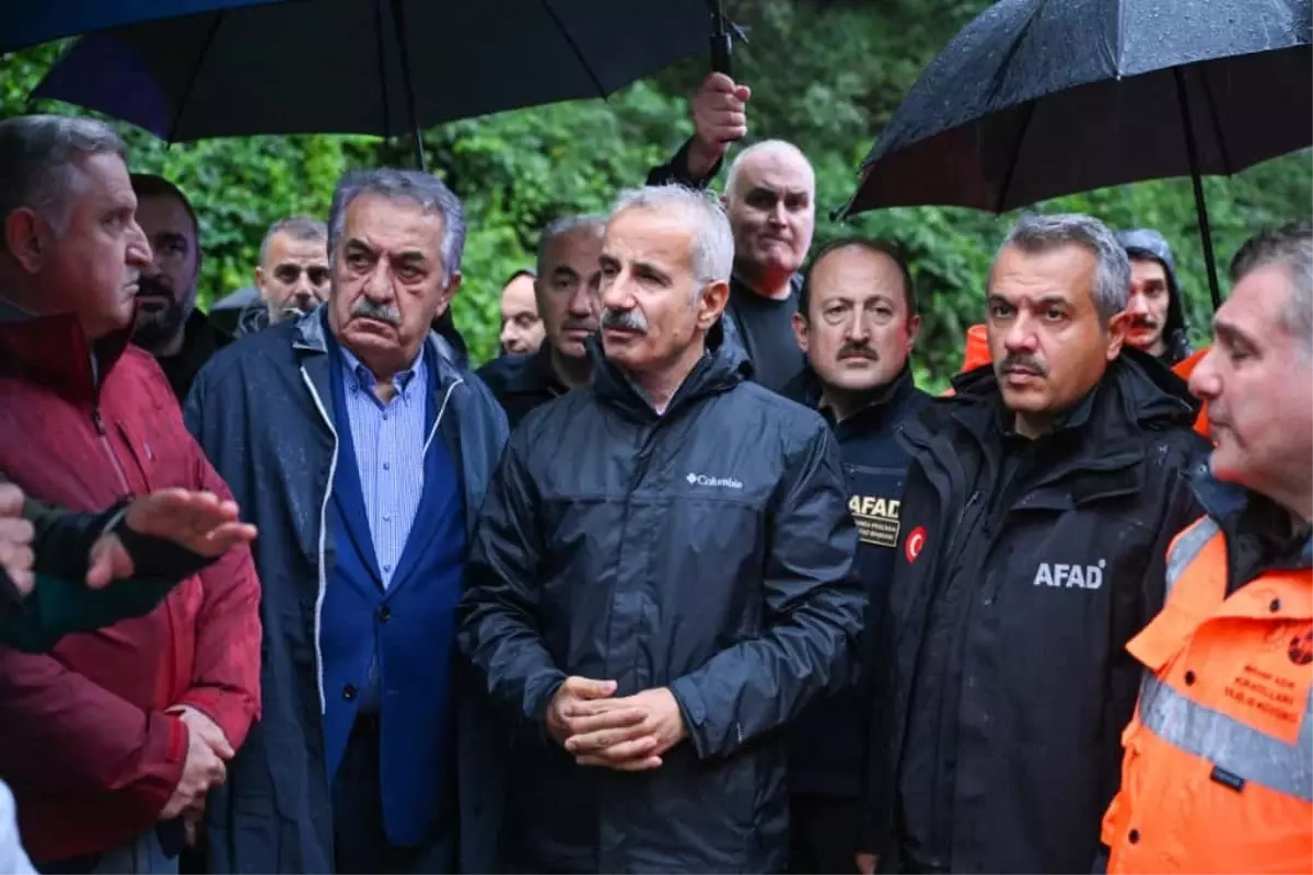 Bakan Uraloğlu ve Bakan Bak Rize'deki Sel Bölgesinde İncelemelerde Bulundu