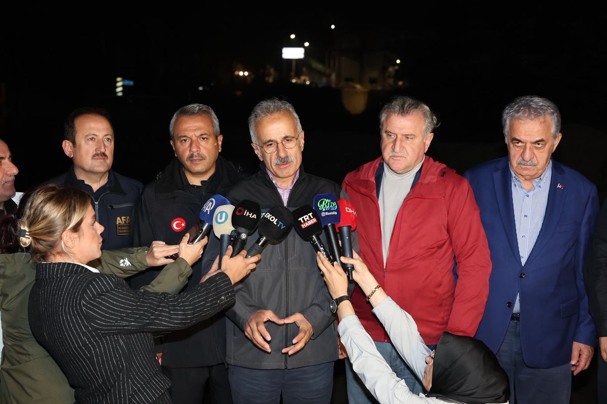 Rize'de Etkili Yağışlar Sonucu Sel Tehlikesi