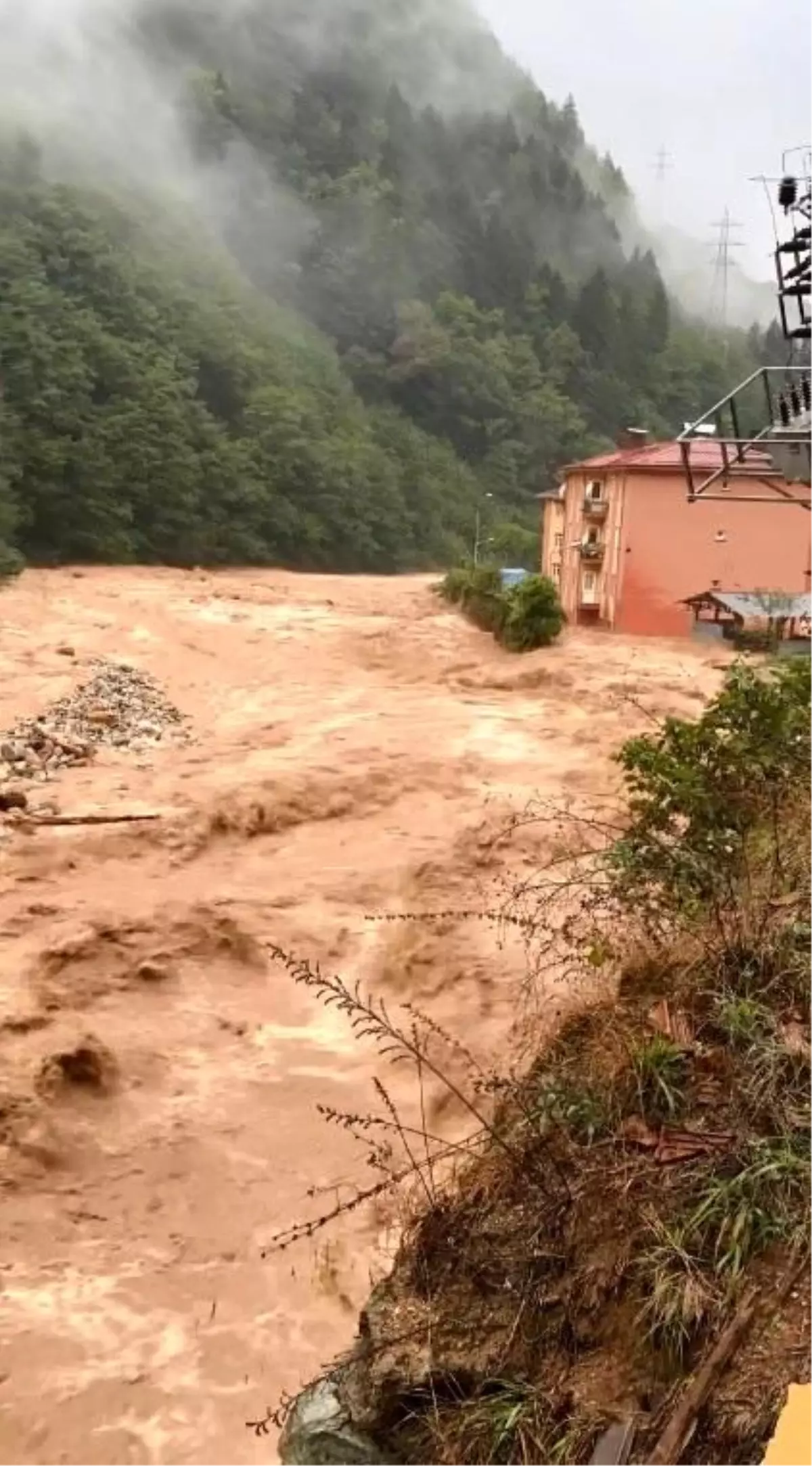 Doğu Karadeniz'de Şiddetli Yağışlar Hayatı Olumsuz Etkiliyor