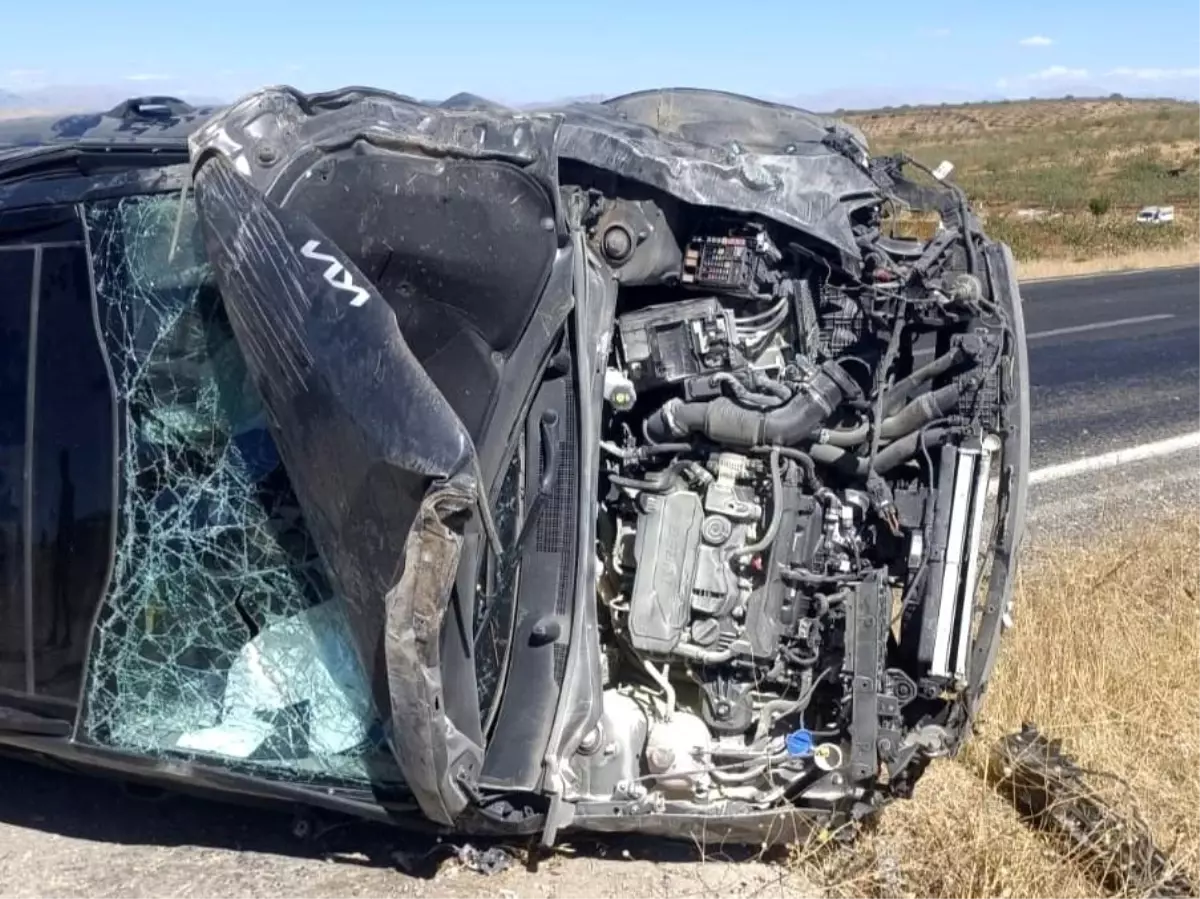 Siirt'te Trafik Kazası: Kadın Sürücü Yaralandı