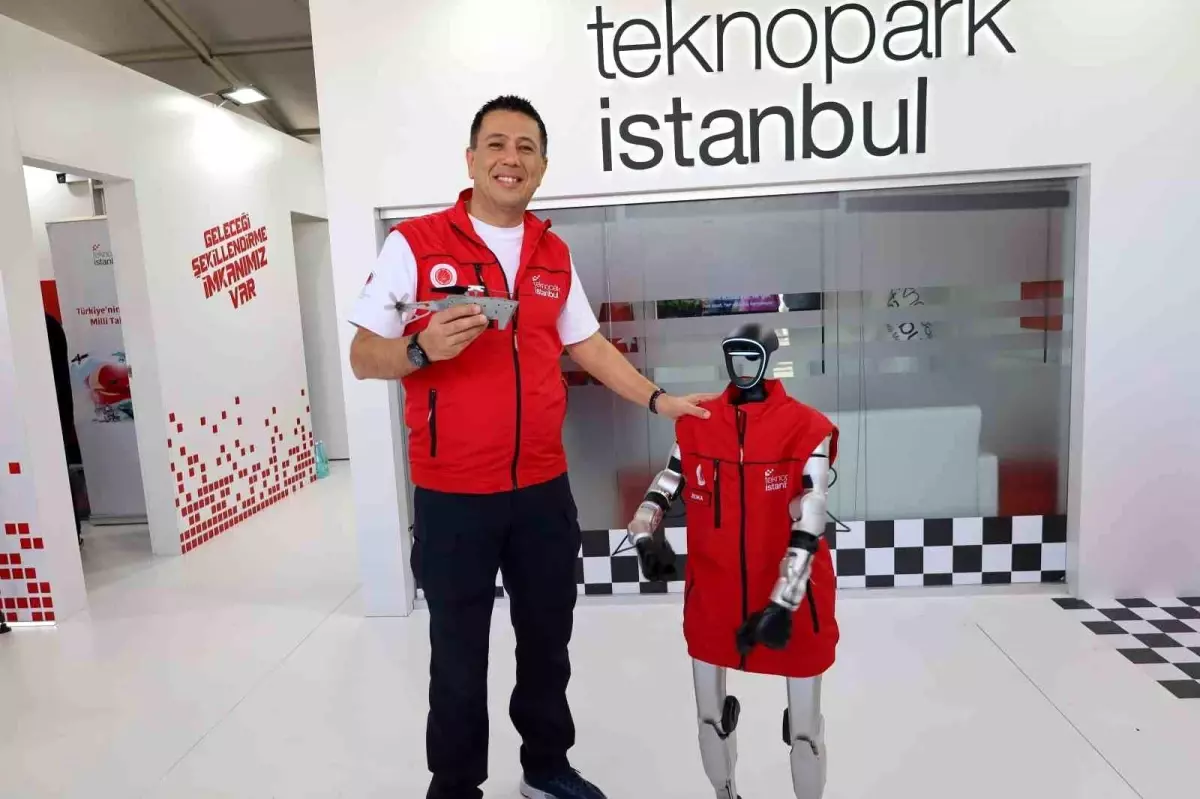TEKNOFEST'te robot köpek ve insansı robotlar ilgi odağı oldu