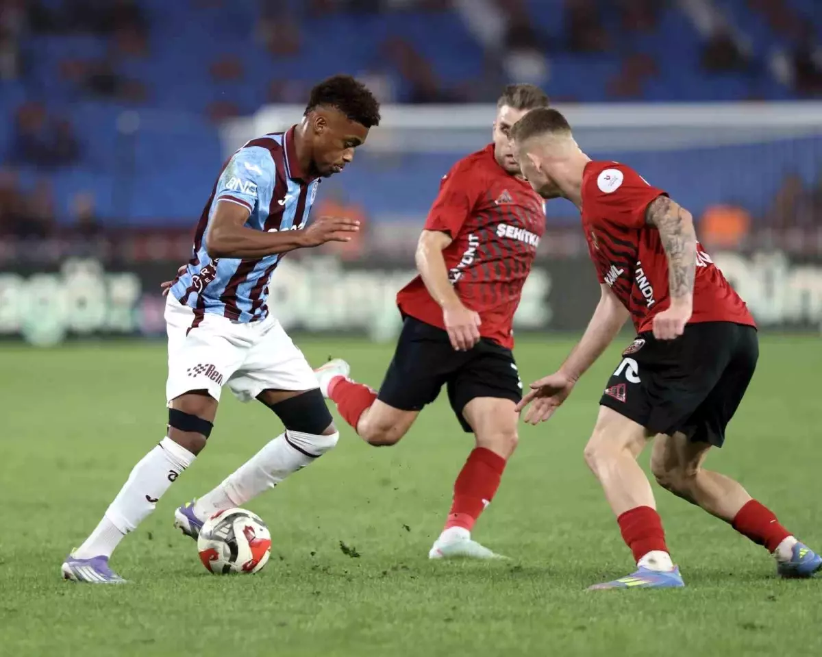 Trendyol Süper Lig'de Trabzonspor ve Gaziantep FK 1-1 Berabere Kaldı