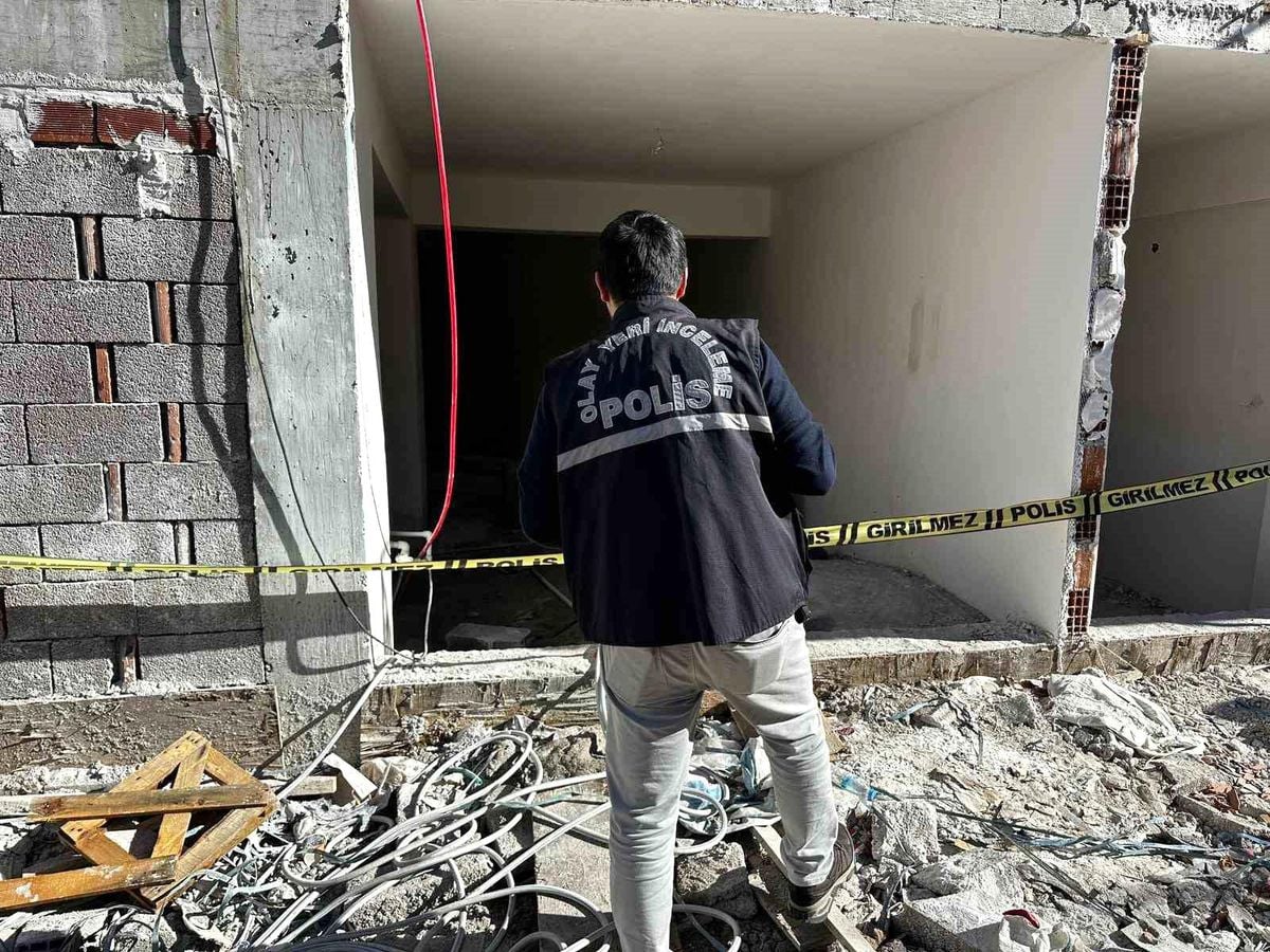 Uşak'ta inşaat halindeki apartmandan düşen kişi öldü