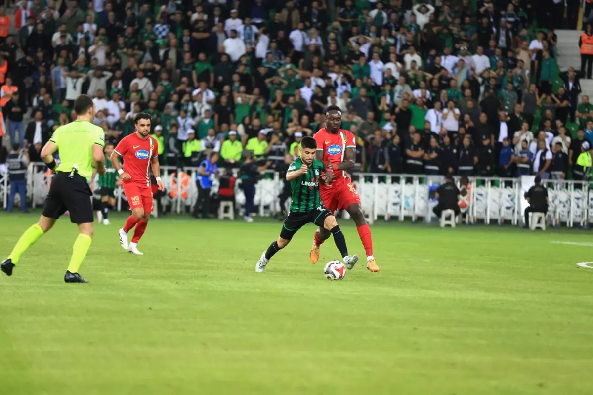 Sakaryaspor, Amed SK'yı 2-1 Mağlup Etti