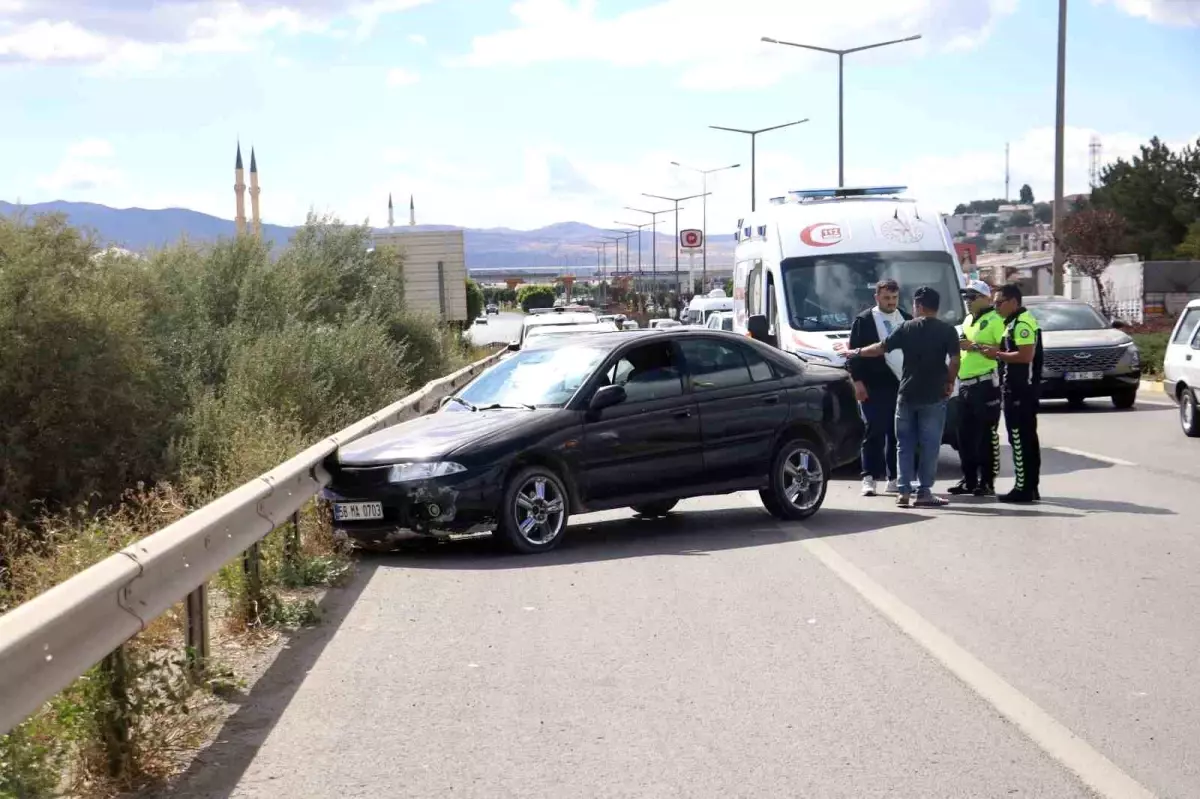 Sivas'ta Kontrolsüz Geçiş Sonucu Kaza: Bir Yaralı