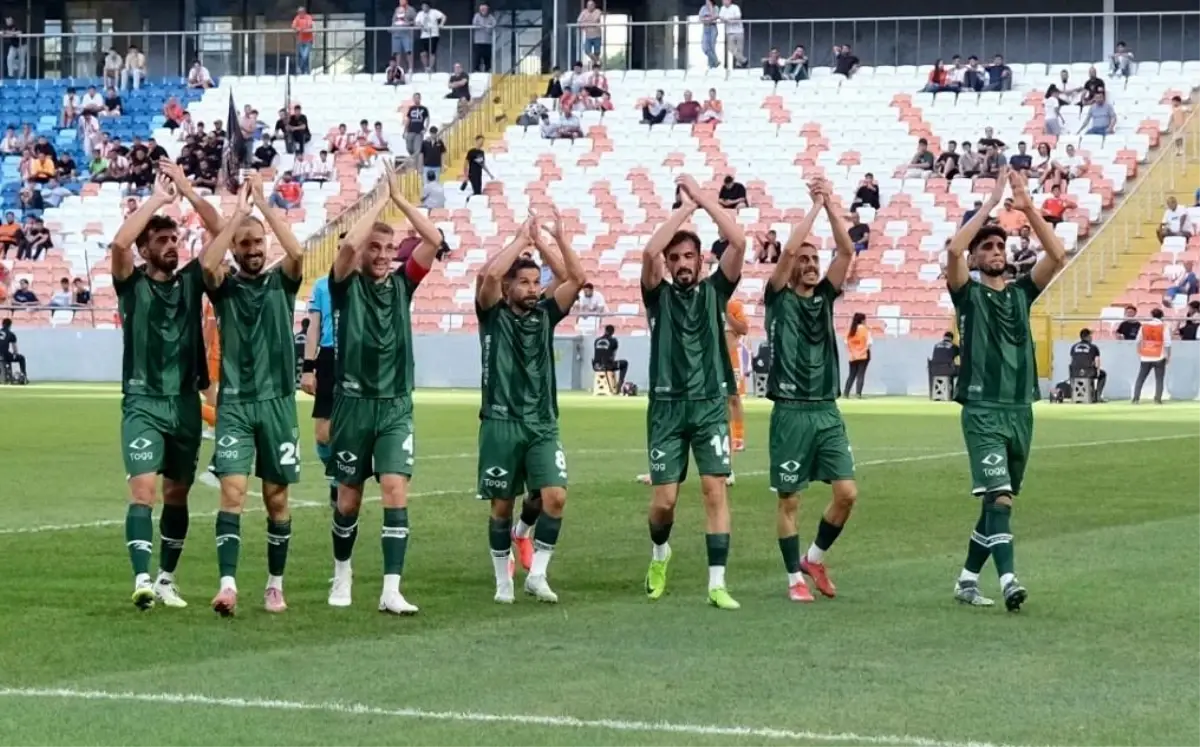 Bursaspor, Adanaspor'u 6-0 Mağlup Ederek Liderliğini Sürdürdü