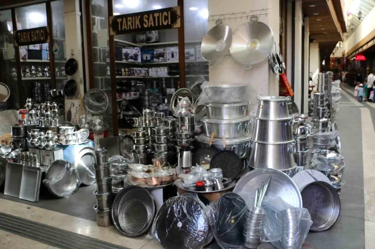 Diyarbakır'da Tencere ve Tava Satışı Kilo ile Yapılıyor