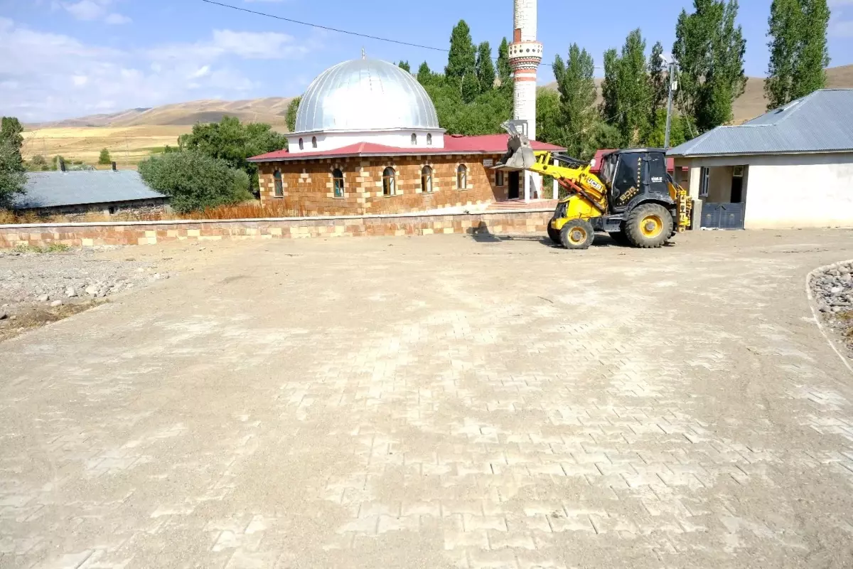 Abdiköy Köyü'nde 2 Bin Metrekare Kilit Parke Taşı Döşendi
