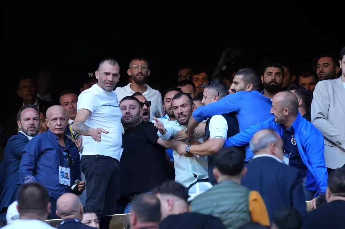 Fenerbahçe Genel Kurulunda Gergin Anlar