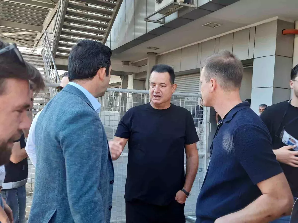 Fenerbahçe Olağanüstü Seçimli Genel Kurulu'nda Ünlü İsimler Oy Kullandı