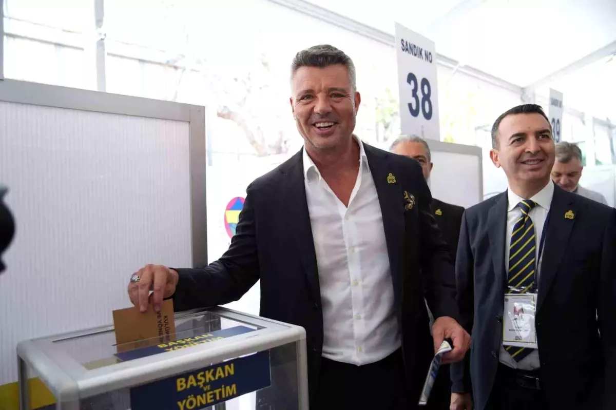 Fenerbahçe Spor Kulübü'nde gerçekleştirilen olağanüstü seçimli genel kurulunda yeni başkan Sadettin Saran seçildi.