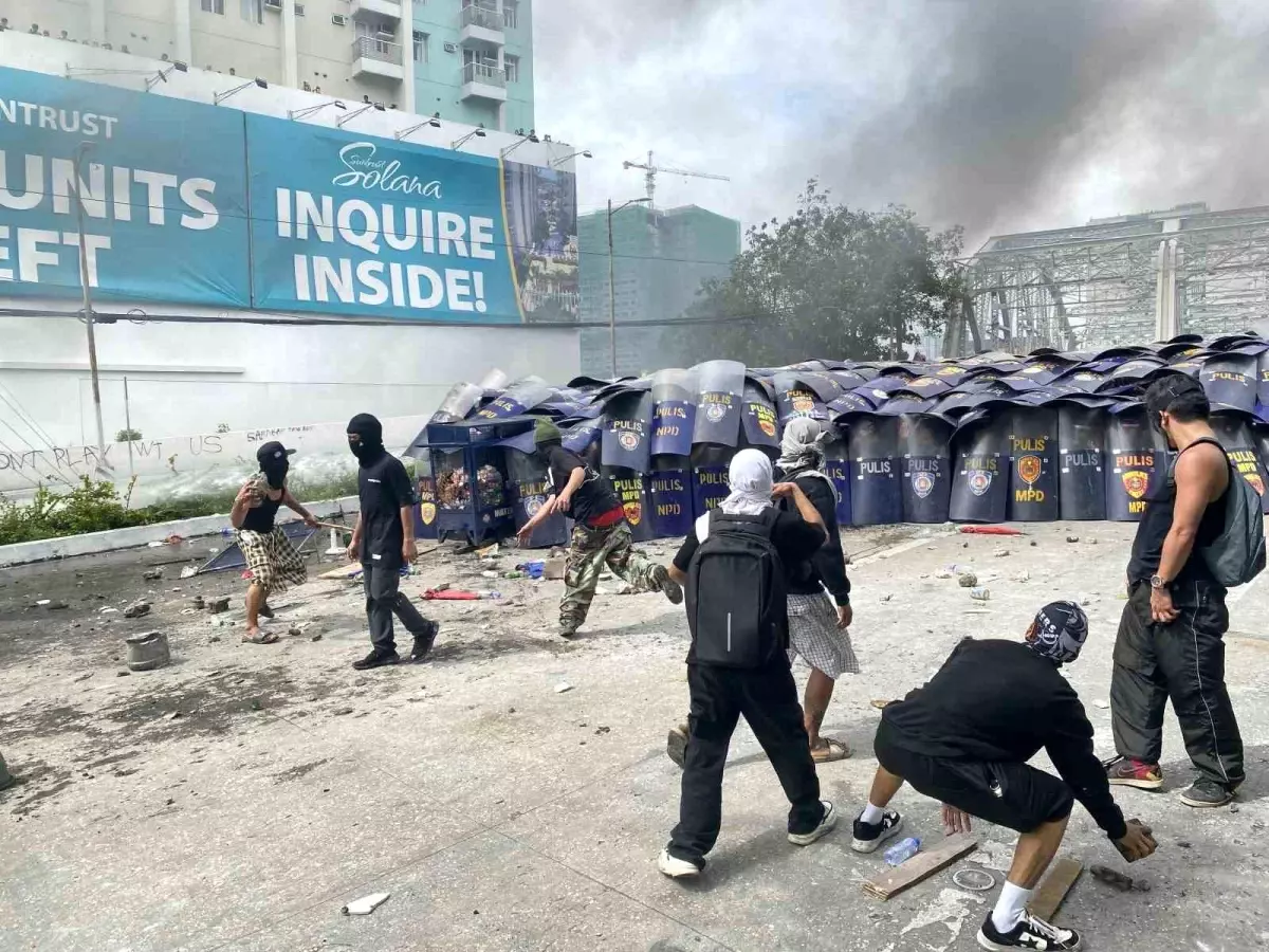 Filipinler'de Yolsuzluk İddiaları Protesto Edildi