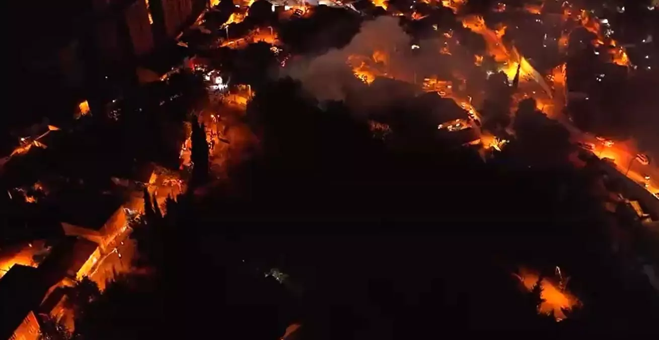 Kocaeli'nde Ormanlık Alanda Baraka Yangını