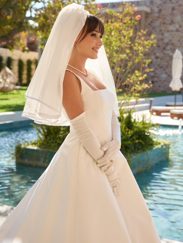 Actress Sevda Erginci, who held a henna night in Mardin, got married in Greece