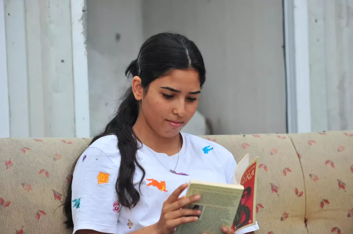 Mevsimlik İşçiler Bursa'da Çocukları için Ders Çalışıyor