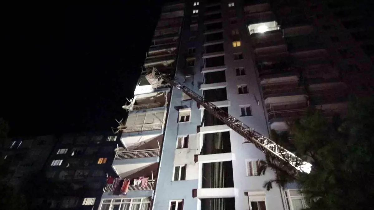 Antalya'da Ocakta Unutulan Yemek Yangına Neden Oldu