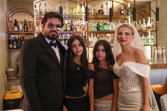 Rasim Ozan Kütahyalı evlendi! İşte ilk görüntüler Rasim Ozan Kütahyalı evlendi! İşte ilk görüntüler