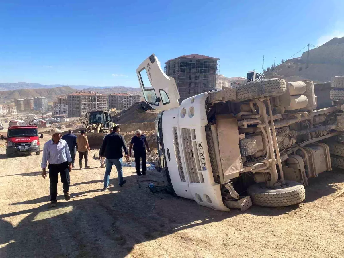 Malatya'da Kamyon Devrildi: 1 Yaralı