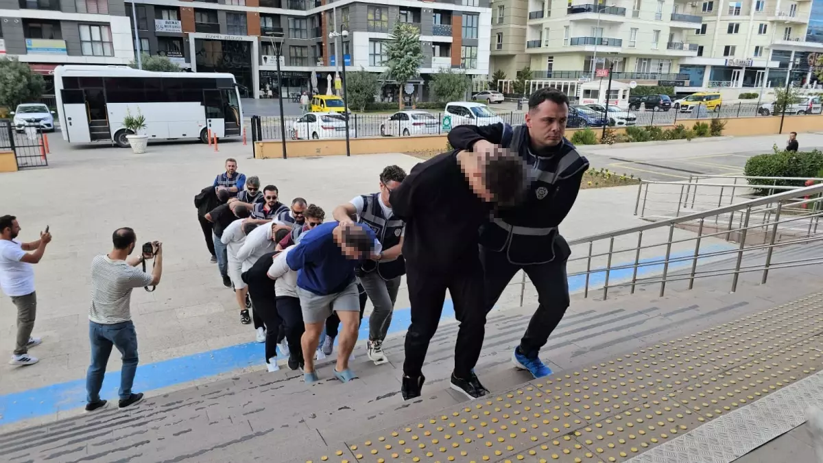 Edirne'de şehit ailesini dolandıran 11 şüpheli adliyeye sevk edildi