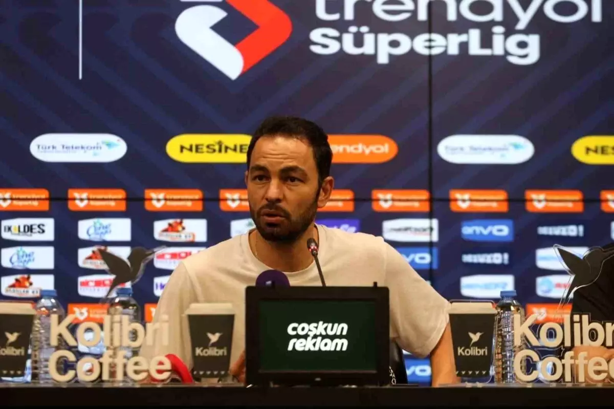 Selçuk İnan: 'Hakemler maçı değil, kaos ortamını yönetmeye, dengelemeye çalışıyor'