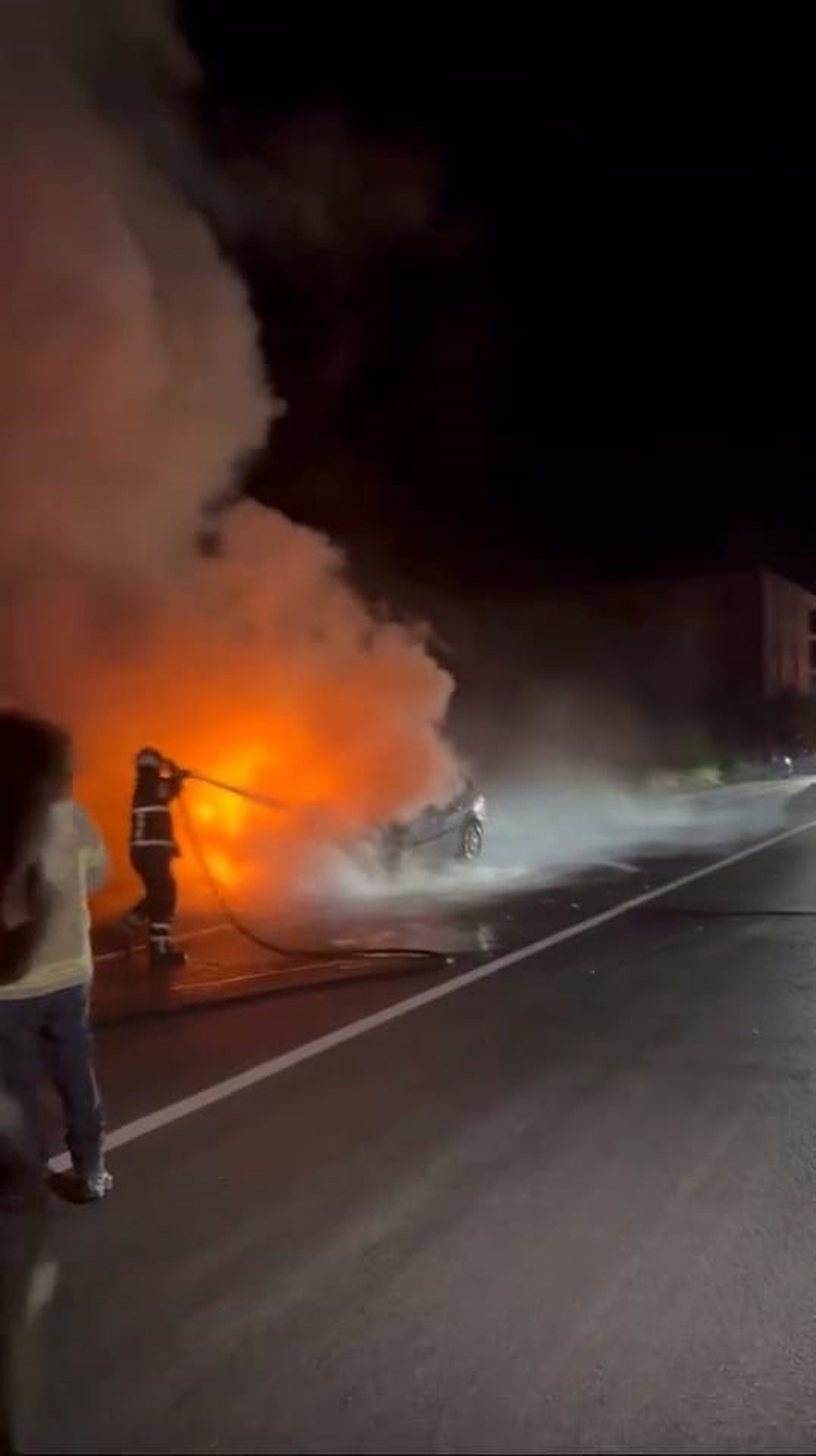 Bursa'da Otomobil Motor Kısmından Alev Aldı