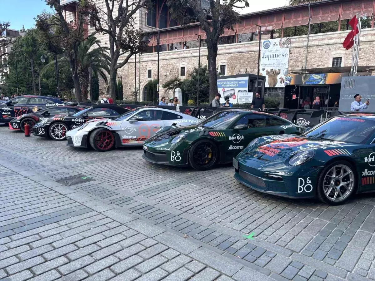 Sultanahmet'te Gumball 3000 Rallisi Öncesi Otomobil Sergisi