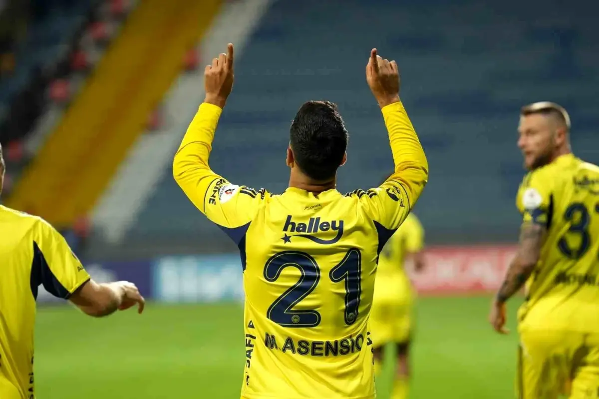 Kasımpaşa - Fenerbahçe Maçı Başladı