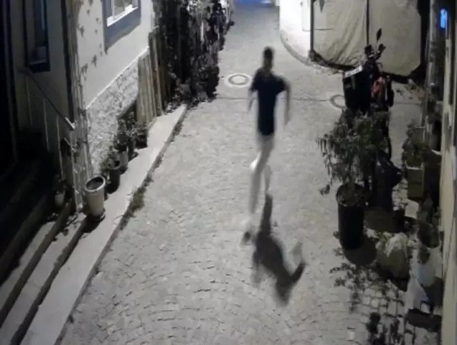 They ate and drank, and ran away without paying the 8,000 lira bill